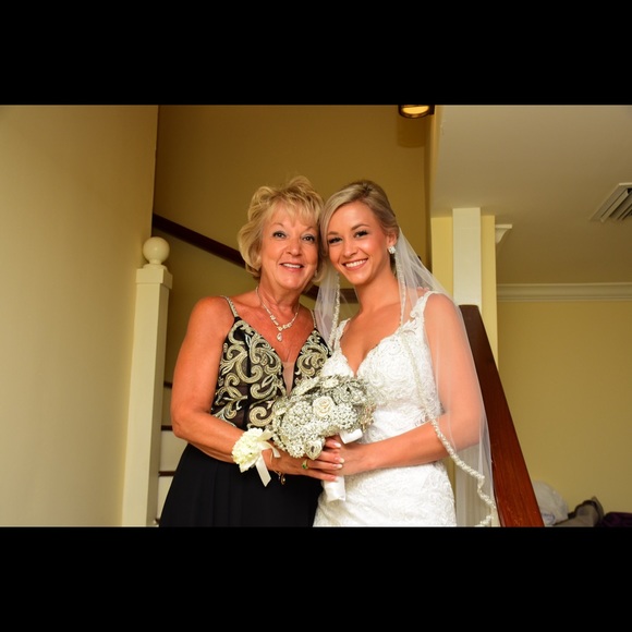 Meet your Posher, Cindy - Picture 2 of 5